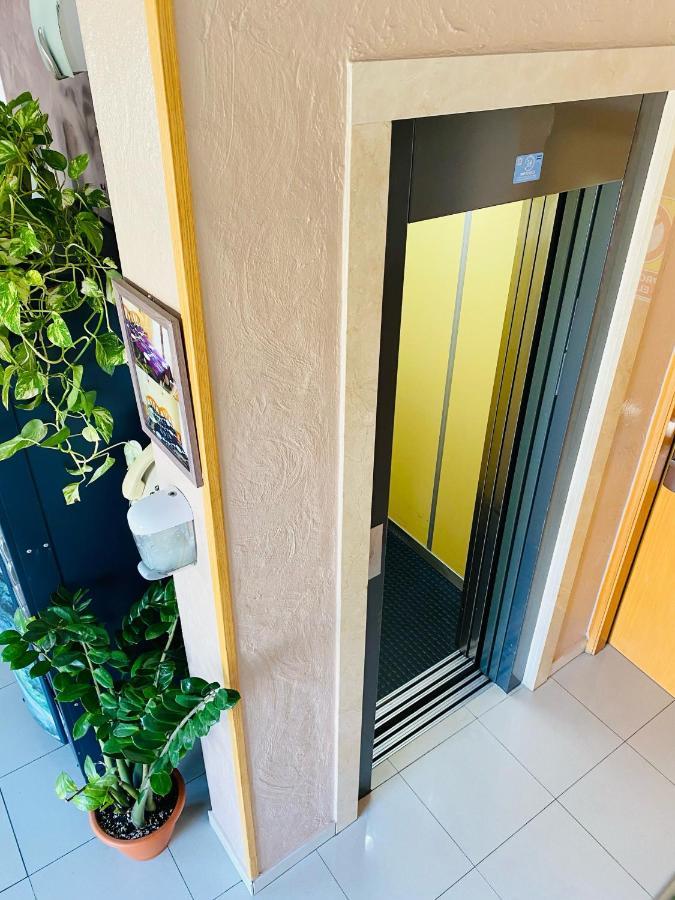Hostal L'Anfora Дения Екстериор снимка