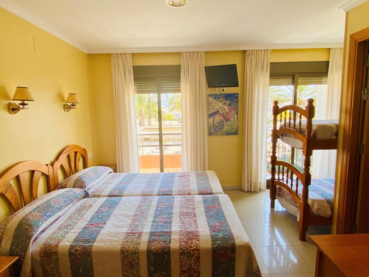 Hostal L'Anfora Дения Екстериор снимка