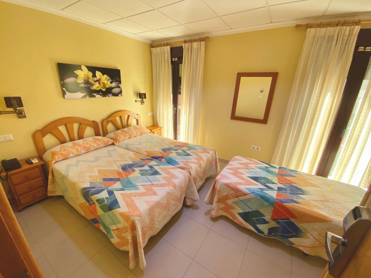 Hostal L'Anfora Дения Екстериор снимка