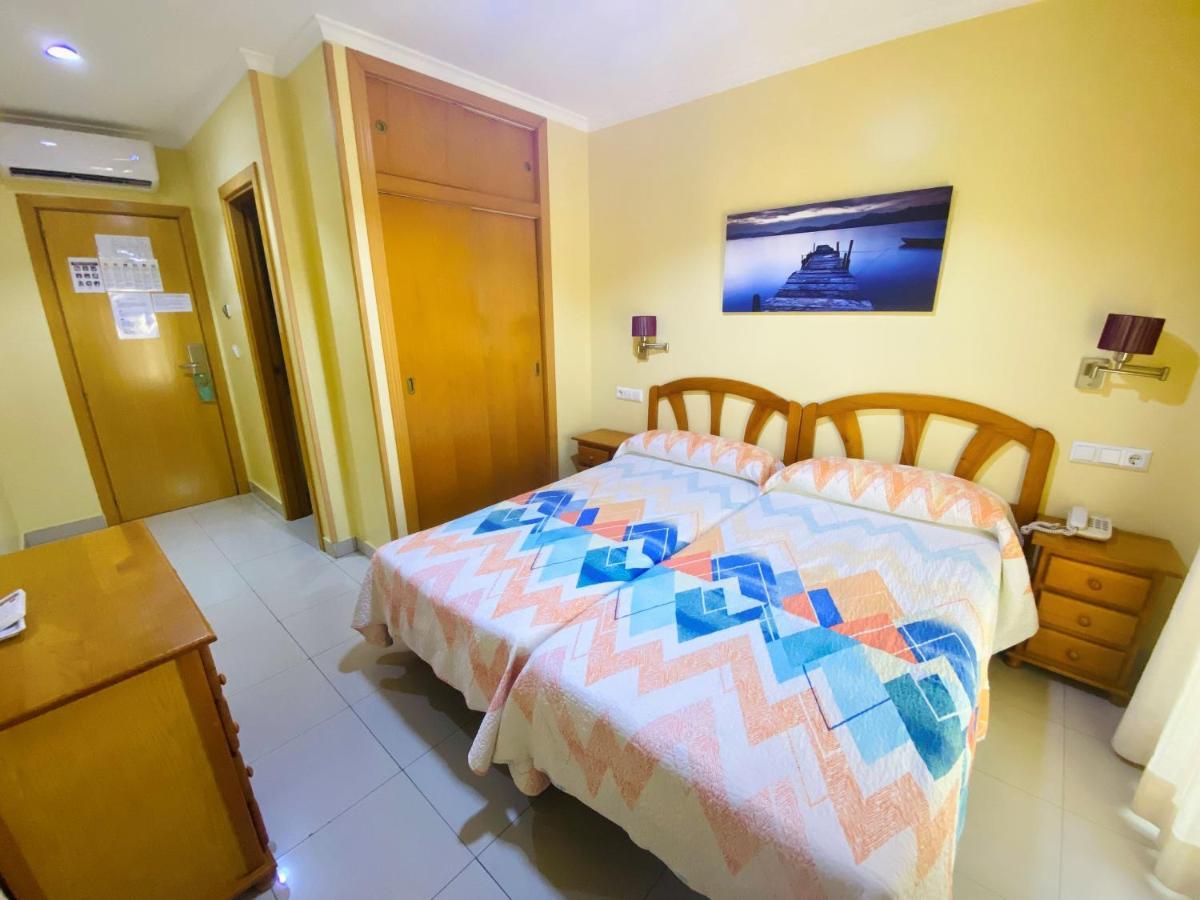 Hostal L'Anfora Дения Екстериор снимка