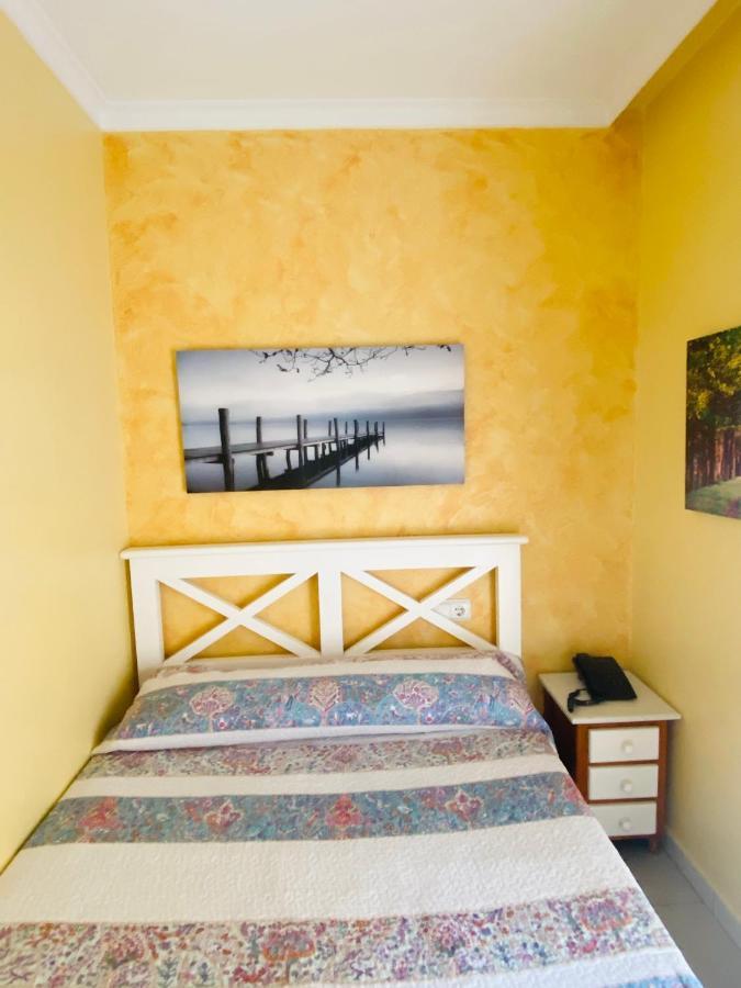 Hostal L'Anfora Дения Екстериор снимка