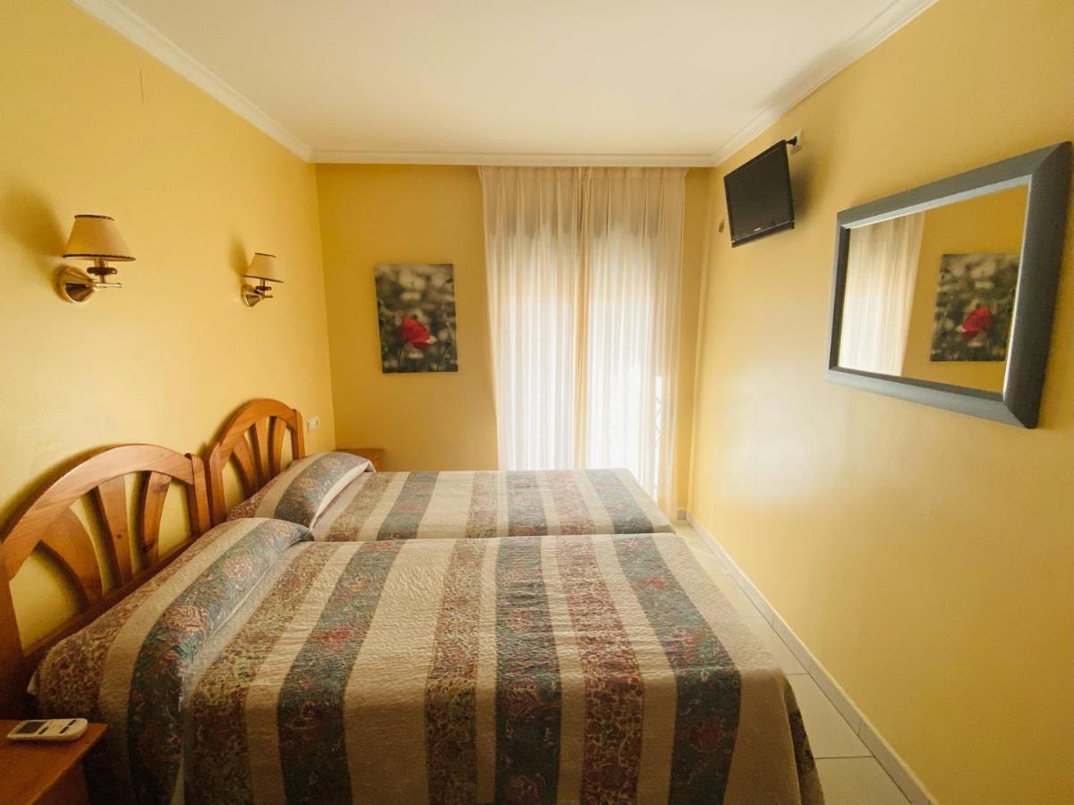 Hostal L'Anfora Дения Екстериор снимка