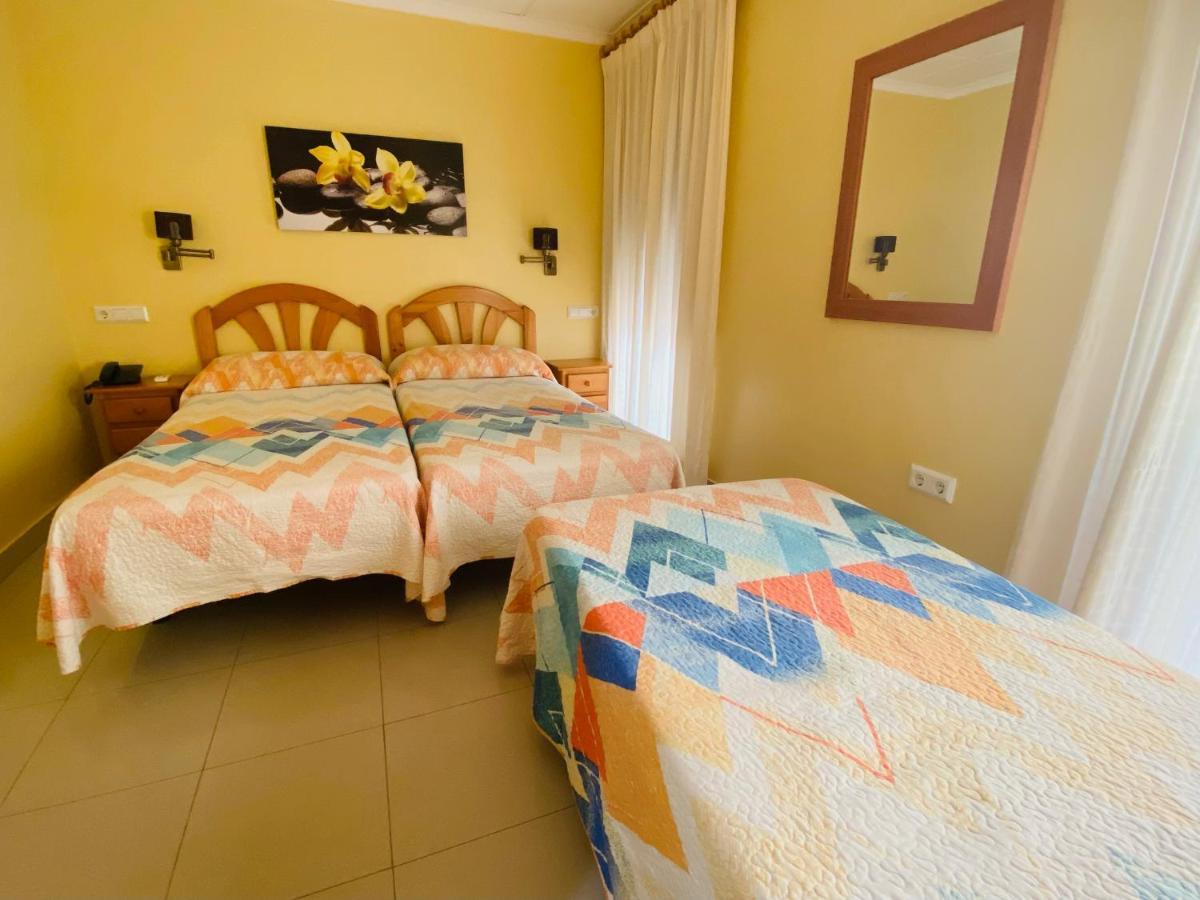 Hostal L'Anfora Дения Екстериор снимка